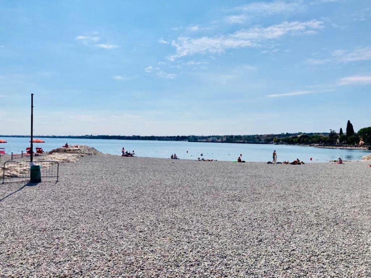 Appartamento Anna Sul Lago Di Garda - Citycenter เดเซนซาโนเดลการ์ดา ภายนอก รูปภาพ
